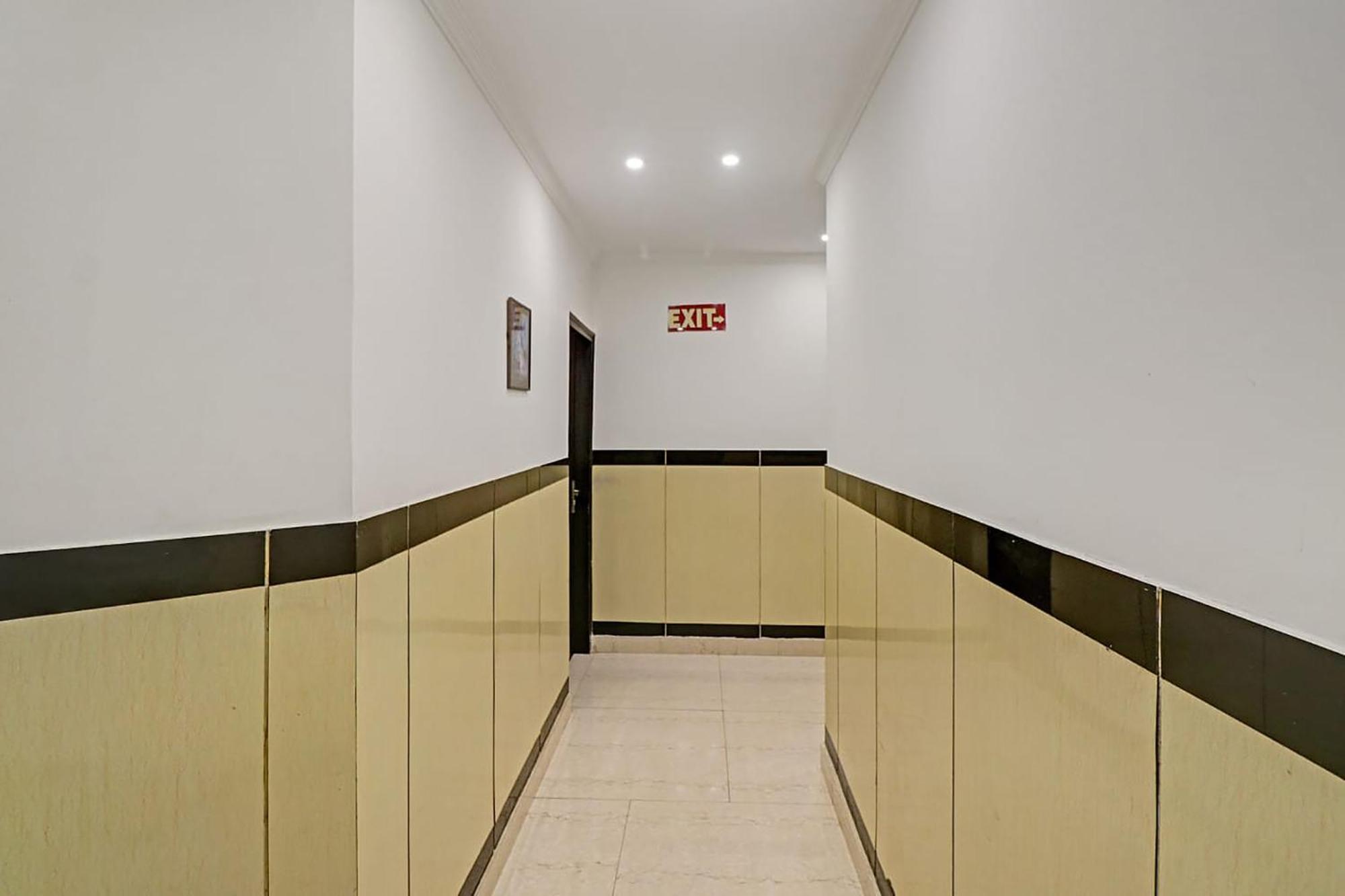 Отель Fabexpress Lloyd House Нью-Дели Экстерьер фото